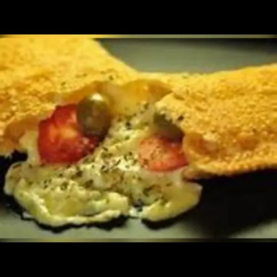 Delicioso Pastel de mussarela, oregano e tomate, crocante, sequinho, frito na hora e recheadissimo. Salgados, Coxinha, Salgados Gourmet, Calzone, salgaderia, pastelaria, bolinha de queijo, pastel, risoles, Coca cola, Guaraná Antartica, Entrega Grátis.