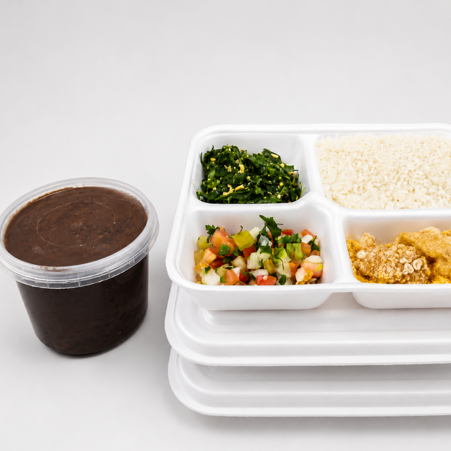Deliciosa Feijoada preparada com carnes magras, carne seca, lombinho fresco, costelinha suína, linguiça calabresa e linguiça paio. servida com ingredientes separados. Acompanha : Arroz branco, couve refogada na manteiga e alho , farofa a moda da casa, torresmo crocante e um delicioso vinagrete. 1 Pote 1 litro de Feijoada 3 bandejas de acompanhamento com arroz.(Serve 3 pessoas)