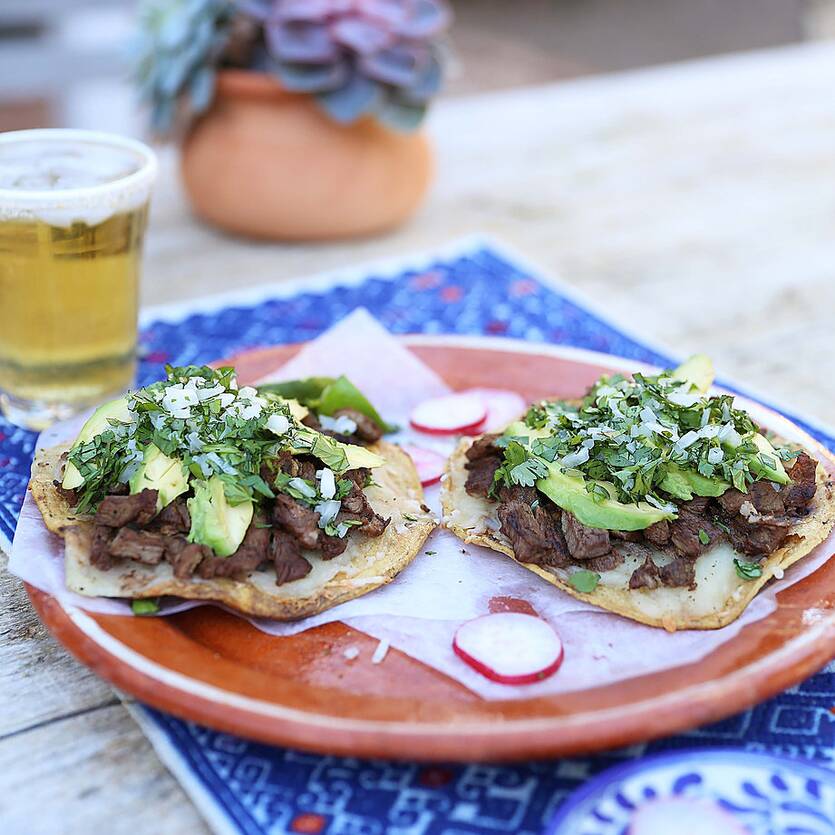Vampiro (Tortilla Dorada, con Carne y Queso)