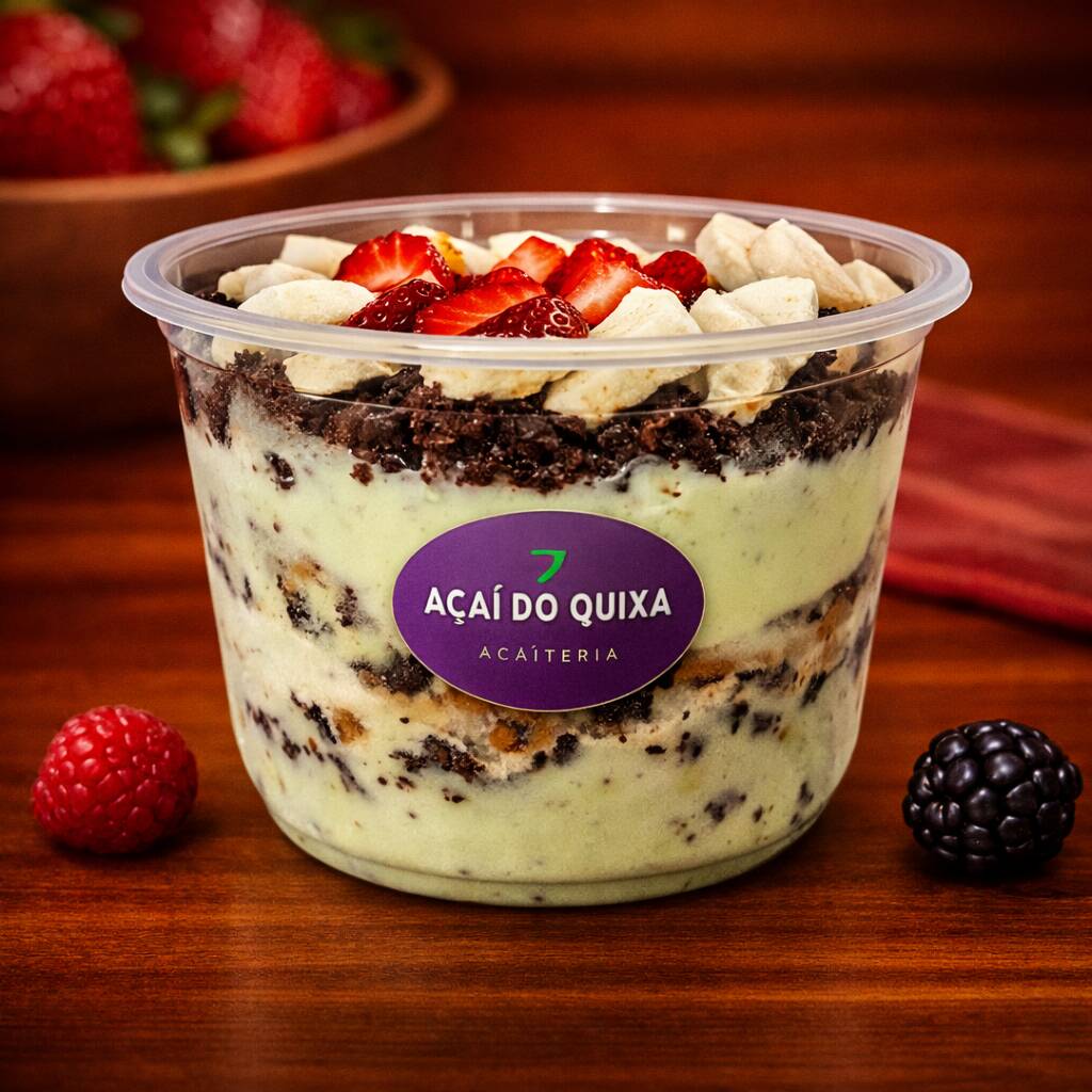 Pote de 500ml de Ninho com Oreo recheado de acompanhamentos , frutas e uma deliciosa cobertura para seu deleite. 2 camadas