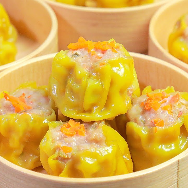 Siumai ( bolita de harina con carne y camarón )