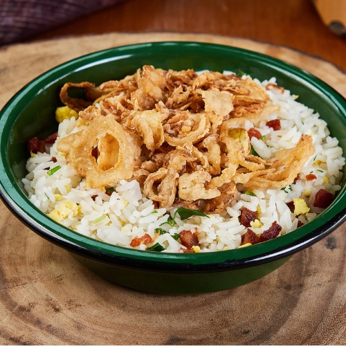 Arroz, preparado com bacon, cebola, ovo, salsinha e finalizado com cebola crispy. Em 3 tamanhos para você escolher.