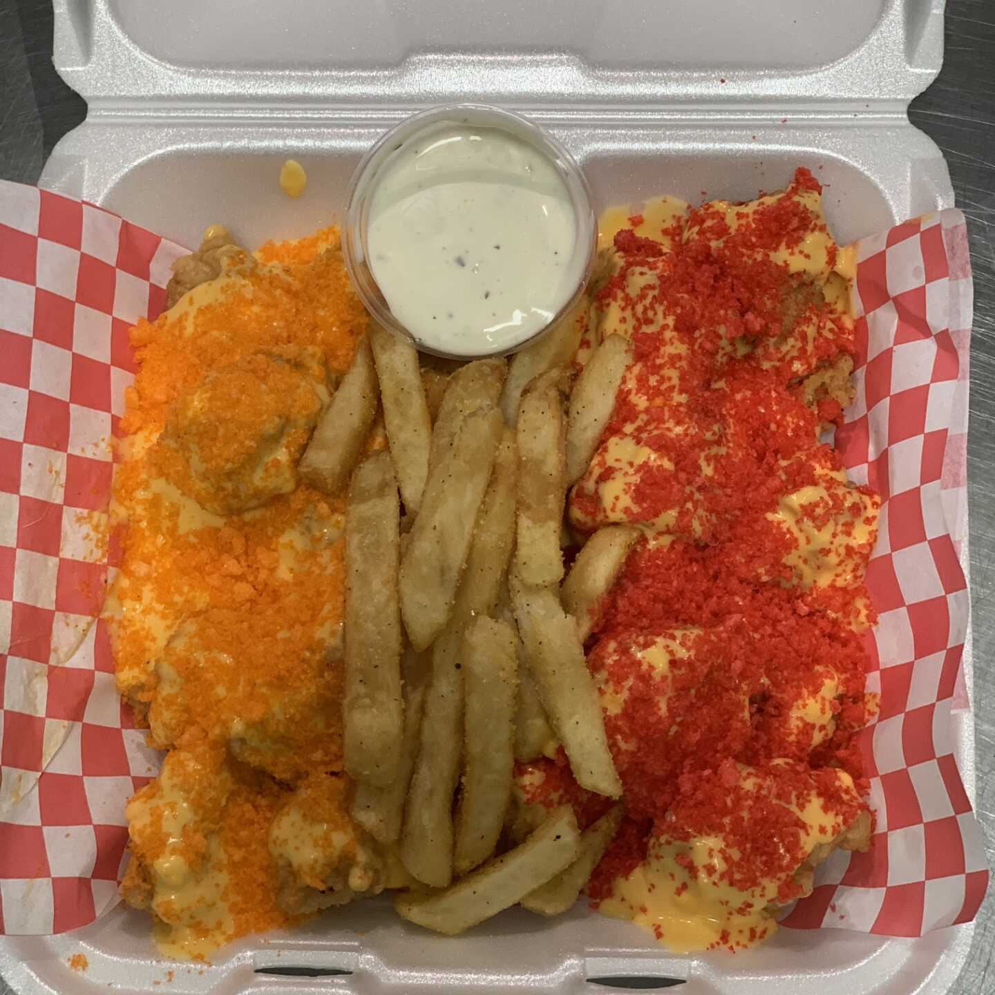10 Boneless Cheddar y Polvo de Cheetos Flaming Hot