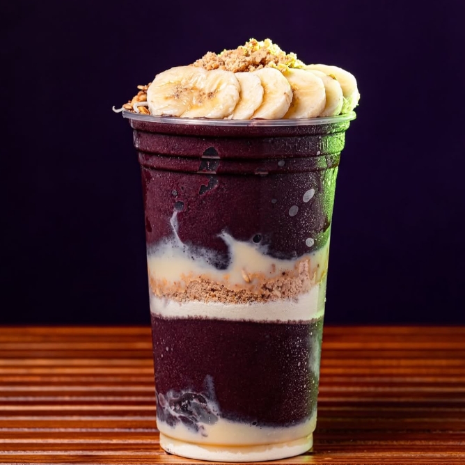 Açaí cremoso e gelado, servido no copo de 300ml.
Monte do seu jeito: escolha até 4 complementos grátis entre:
Leite ninho
Paçoca
Leite condensado
Granola
Banana
Farinha Lacta
Confete