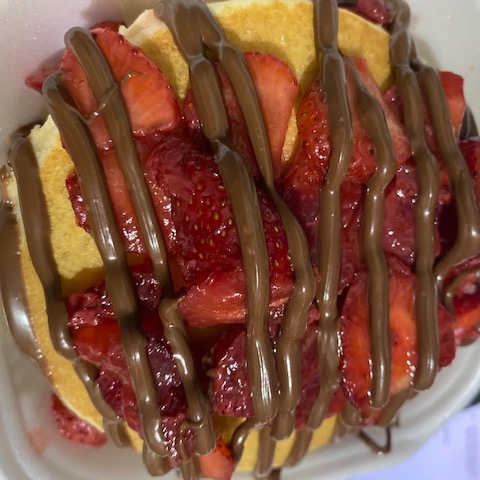 HOTCAKES FRESA CON CAJETA (3 PIEZAS )