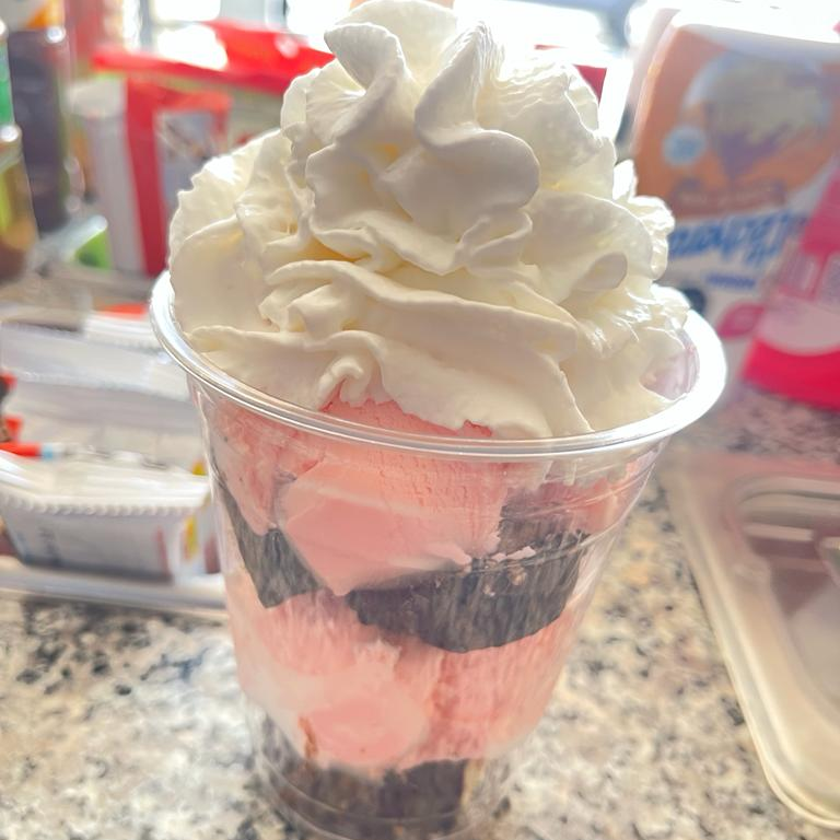 Strawberry Gansito Sundae