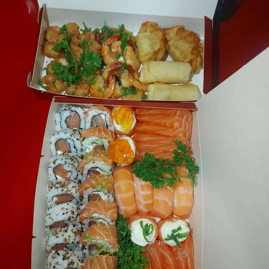 12: sashimis
4: sushis
4: joy
10: Uramakis salmão
10: ura especial
1 kit camarões