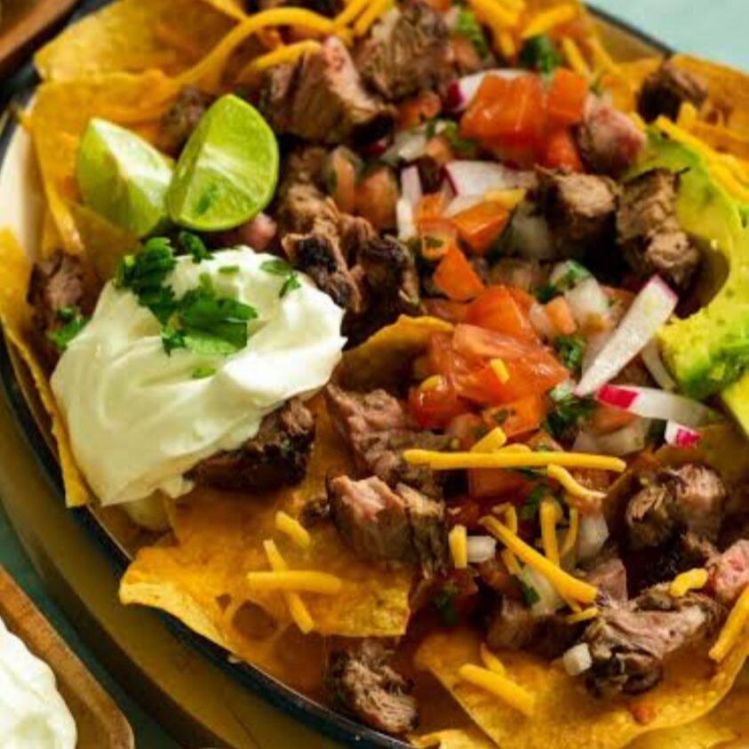 NACHOS CON CARNE