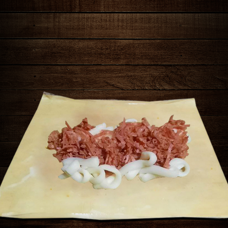 Desfrute do nosso pastel de calabresa com Catupiry, uma das estrelas dos 'Pastéis da Casa (Salgado)'. Este pastel é preenchido generosamente com deliciosa calabresa ralada e suculenta, harmonizando perfeitamente com a cremosidade única do Catupiry Original. Uma combinação irresistível que vai te conquistar desde a primeira mordida. Experimente e se encante com essa explosão de sabores!