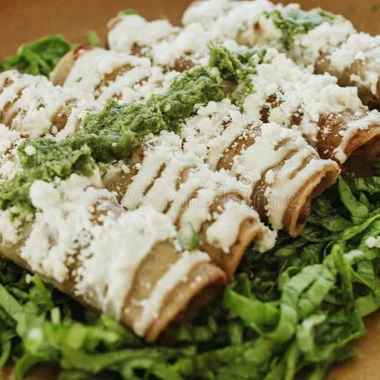 TACO DORADO DE SALCHICHA