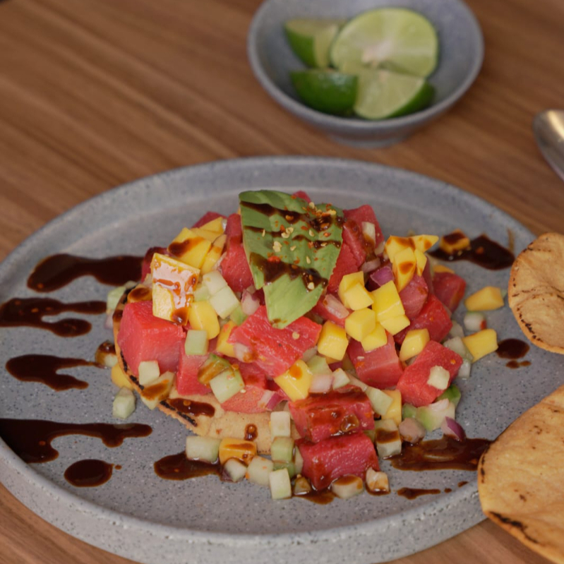 Tostada Atun con Mango