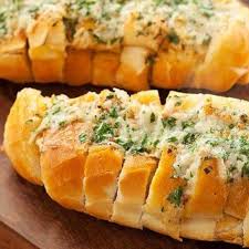 pão de alho com pasta da casa