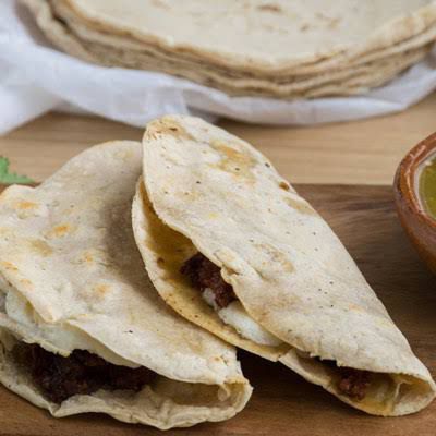 QUESADILLA CON CARNE DE PUERCO