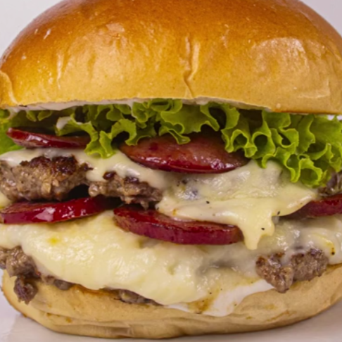 Este combo acompanha +1 x-SALADA, 1+ X-BACON + 1 COCA-COLA 600ml