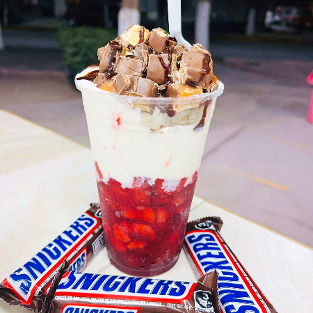 Fresas con Crema Snickers