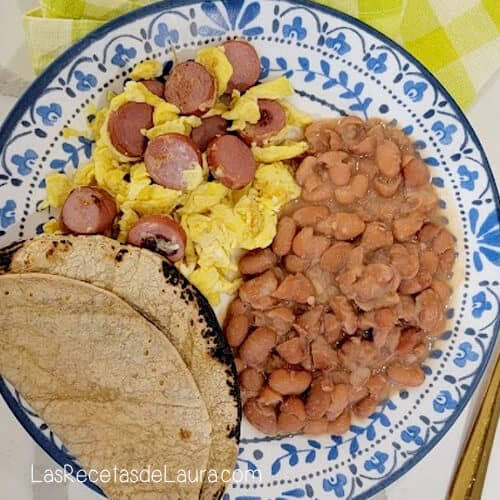 Huevo Revuelto con Salchicha