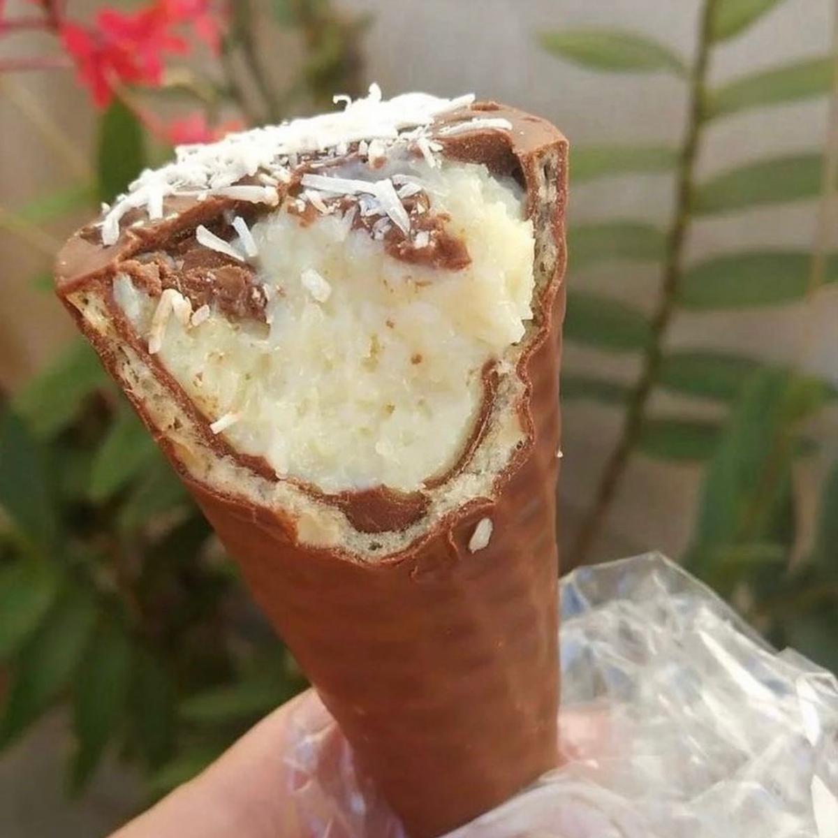 Cone Trufado de Prestígio: Beijinho de Coco cremoso