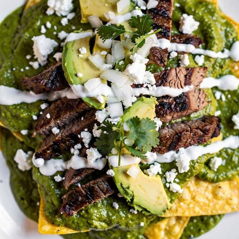 Chilaquiles con pollo, bistec o cerdo