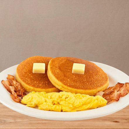 Hot Cakes con Huevo Revuelto