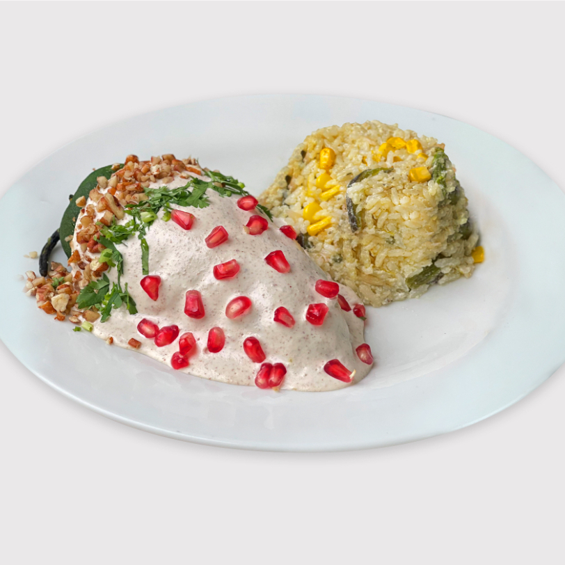 Chile en nogada con arroz