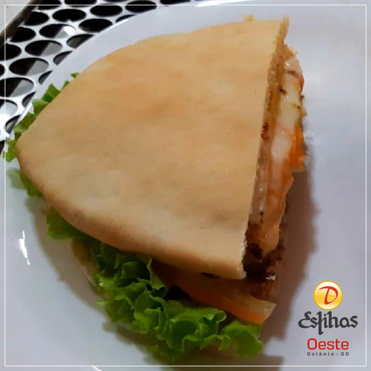 PAO SIRIO+ FRANGO+ MUÇARELA+CHEDDAR+CATUPIRY+OVO+ ALFACE + TOMATE+MOLHO ESPECIAL- A BASE DE MAIONESE
