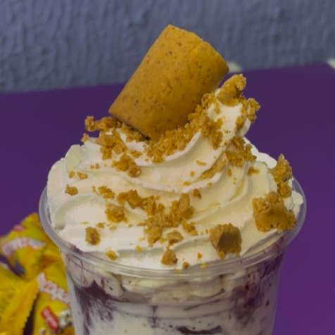 Delicioso acai artesanal, copo trufado com creme de paçoca, paçoquita, cobertura e complementos a sua escolha !