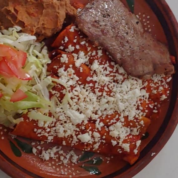 Enchiladas En Salsa de Chorizo