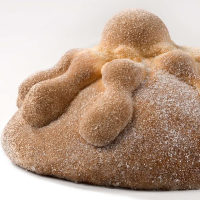 Pan de Muerto cubierto de Chabacano.