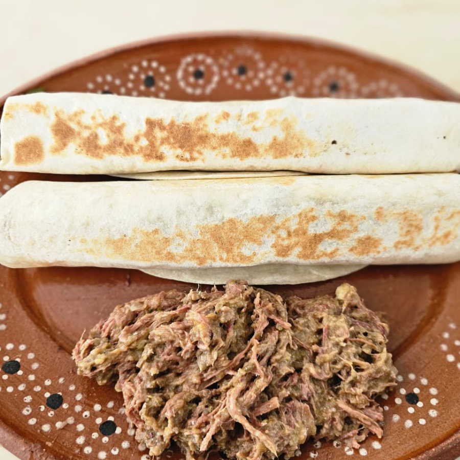 Burrito Deshebrada con Chile