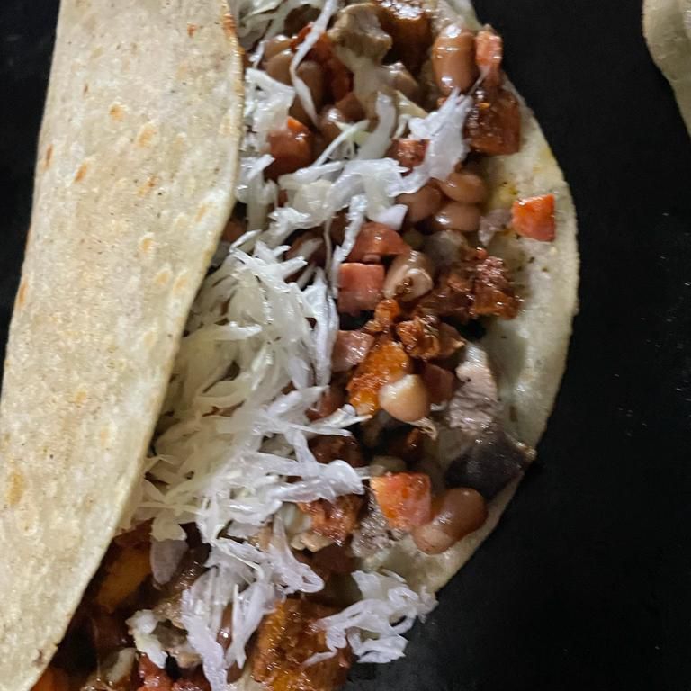Quesadilla de Harina Chorizo Corona