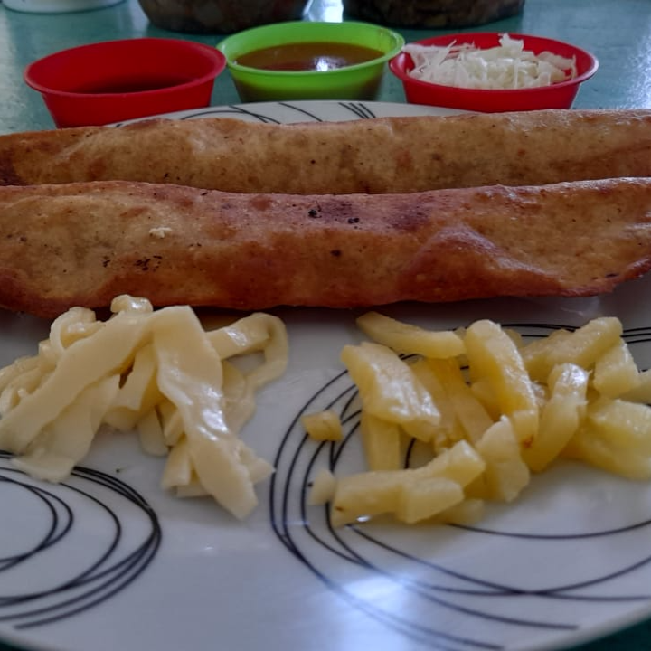Empanadota de Piña con Queso