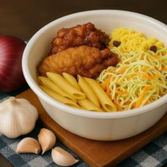 A 'Marmitex - G' é um prato farto, recheado de sabor e variedade. Oferecemos de duas a três opções de carnes saborosas e suculentas, que podem ser acompanhadas por um arroz branco macio e delicioso, feijão branco ou preto cheio de sabor. Para os apaixonados por massa, incluímos opções de macarrão, nossa farofa crocante acrescenta um toque especial ao prato. Além disso, temos o acompanhamento surpresa do Dia e uma seleção de legumes refogados, frescos e repletos de nutrientes, que tornam essa refeição ainda mais equilibrada e saborosa. Aproximadamente 600 a 750gr