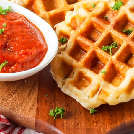 Waffle Pizza Queso con Peperoni