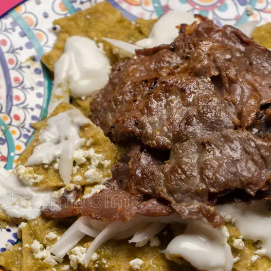 CHILAQUILES GDES CON CARNE