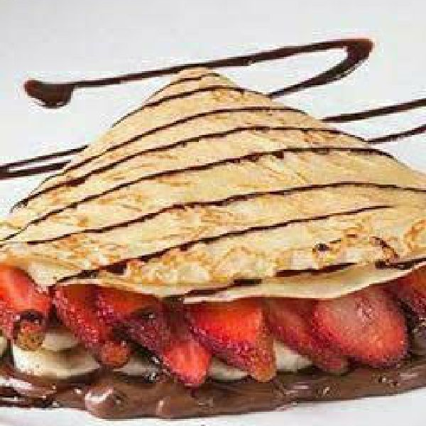 Crepa Relleno de Nutela Platano y Fresa