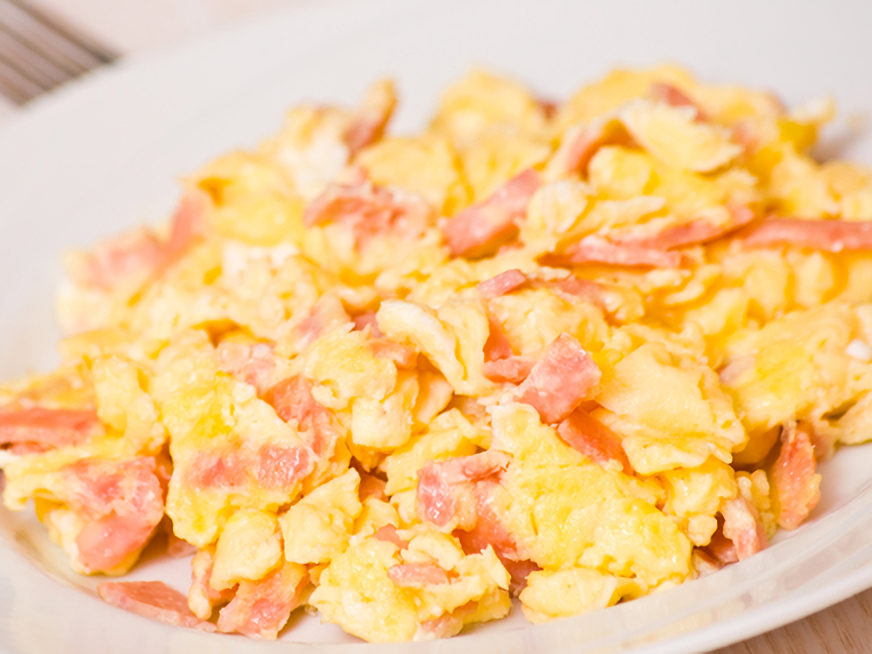 Huevos Revueltos con Jamón