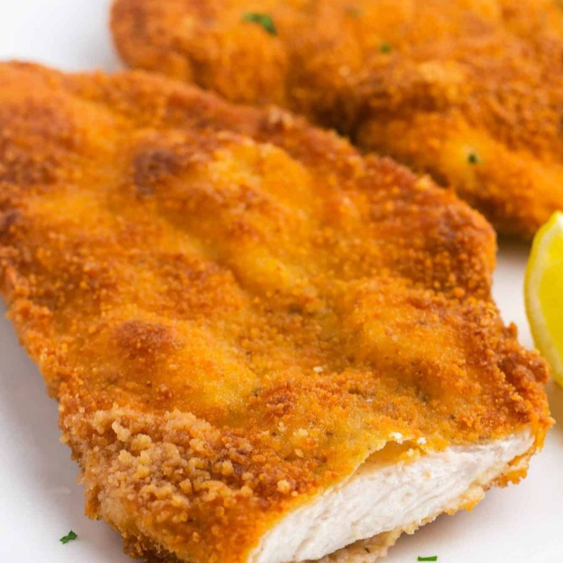 Acompanha: Arroz soltinho, feijao bem temperado, macarrao alho e óleo e farofa. Marmita G bem servida.