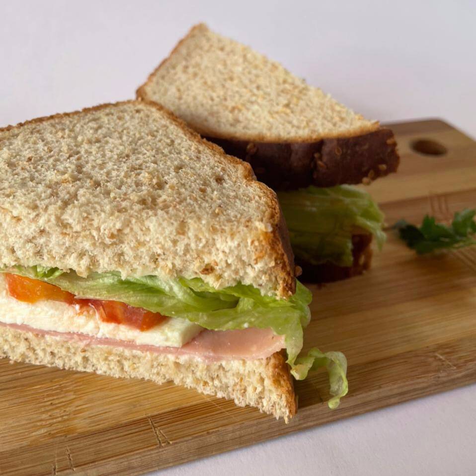 Sandwich Jamón y Panela