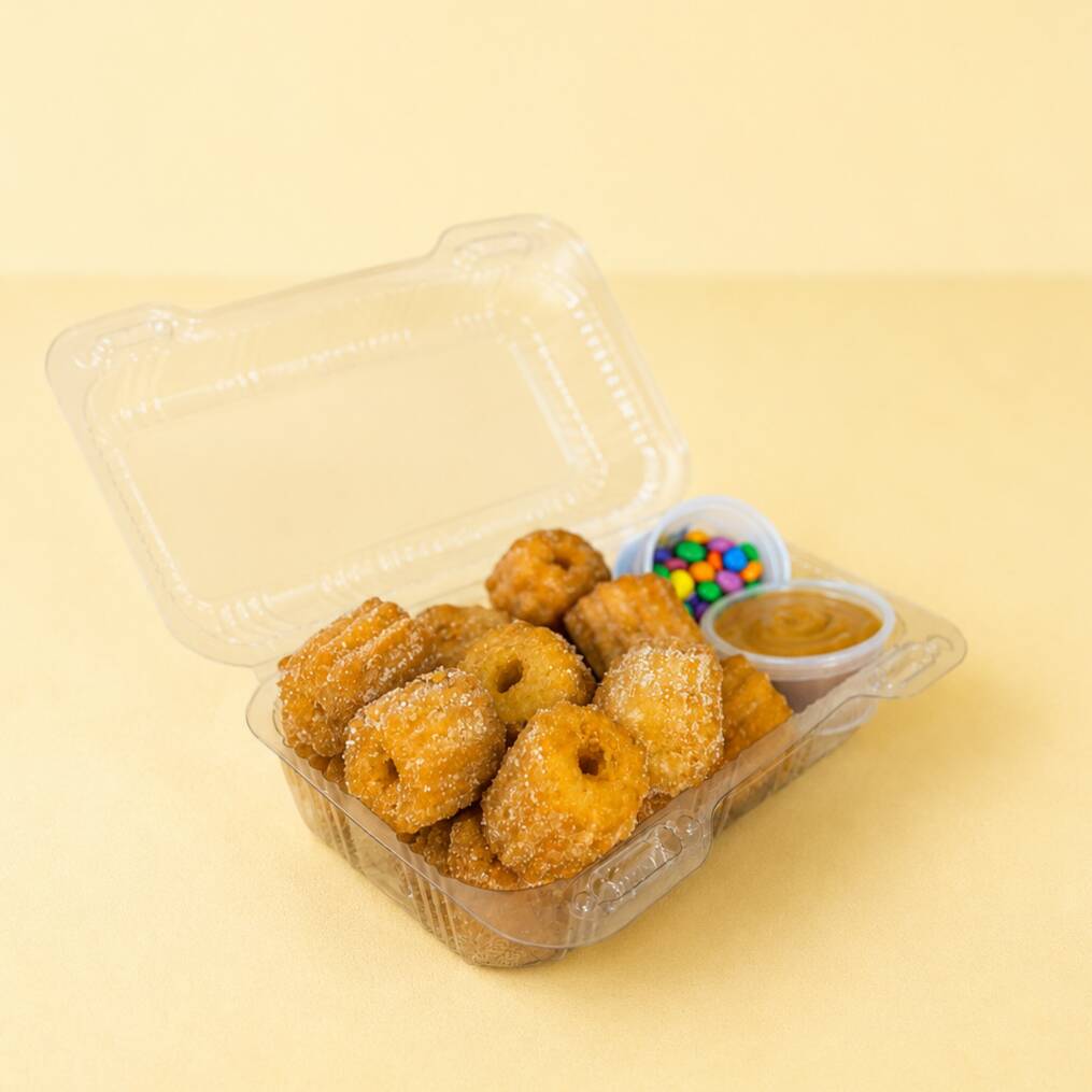 15 mini churros crocantes por fora, macios por dentro, acompanhados de 30ml de recheio à sua escolha e topping pra finalizar com estilo! Uma porção perfeita pra dividir (ou saborear sozinho com muito prazer).