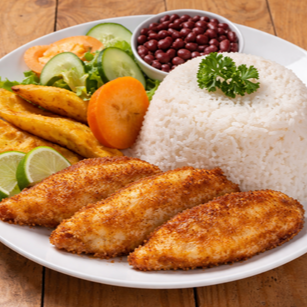 Casado Con Pescado Empanizado + Bebida