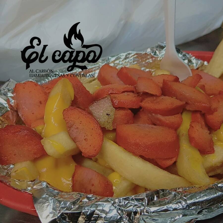 PAPAS FRITAS con Queso y Salchicha