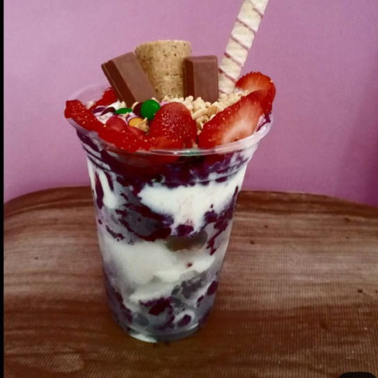 Açaí 350ml: Açaí, Morango, Mousse de Morango, Banana