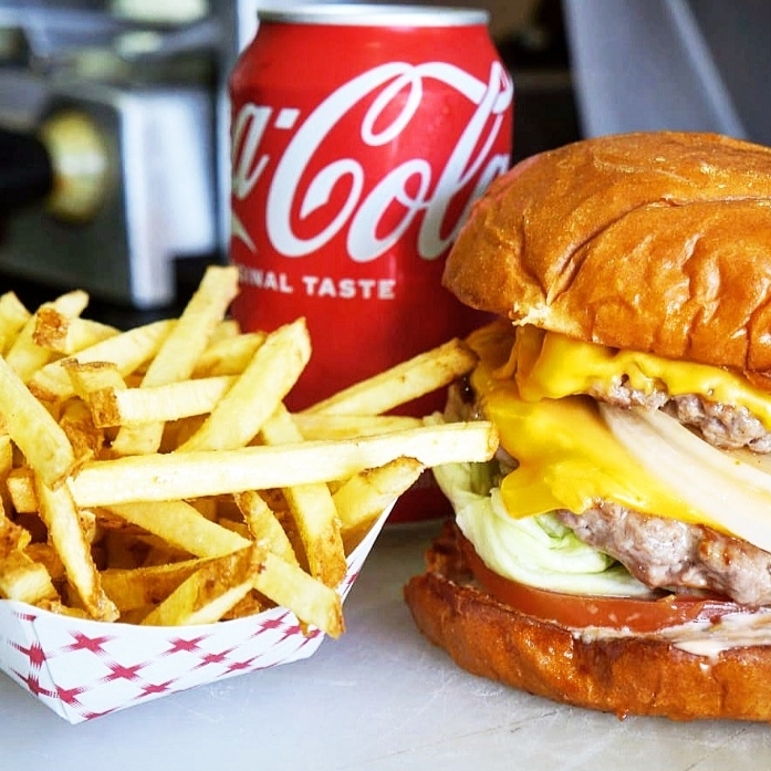Hamburguesa Doble+Papas+Sodas