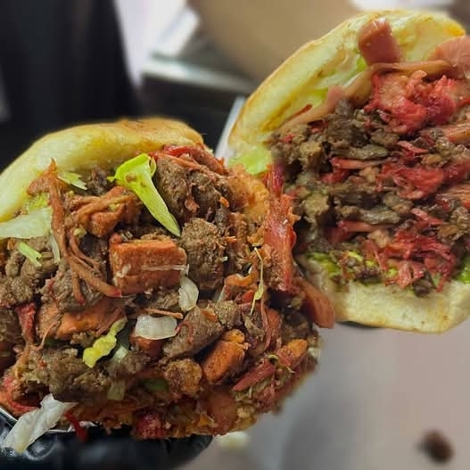 2 Tortas De bistec especial