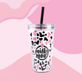 Copo de acrílico branco malhado com logo e canudo preto.
Capacidade 600ml