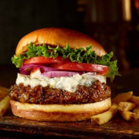 Blend artesanal 130g , alface, tomate, pasta de alho, pão postado, queijo mussarela.