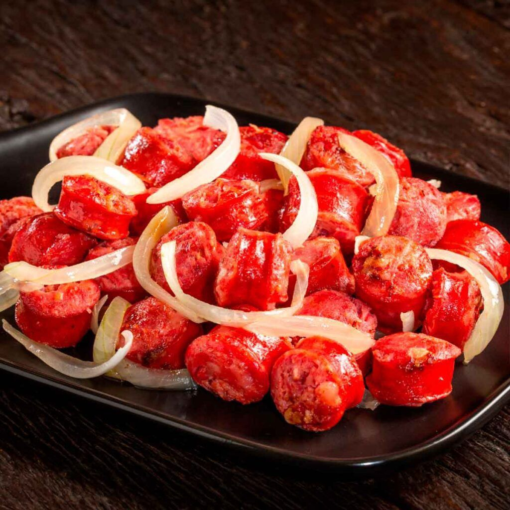 Linguiça fina frita no ponto certo, suculenta e saborosa, perfeita para acompanhar suas refeições.