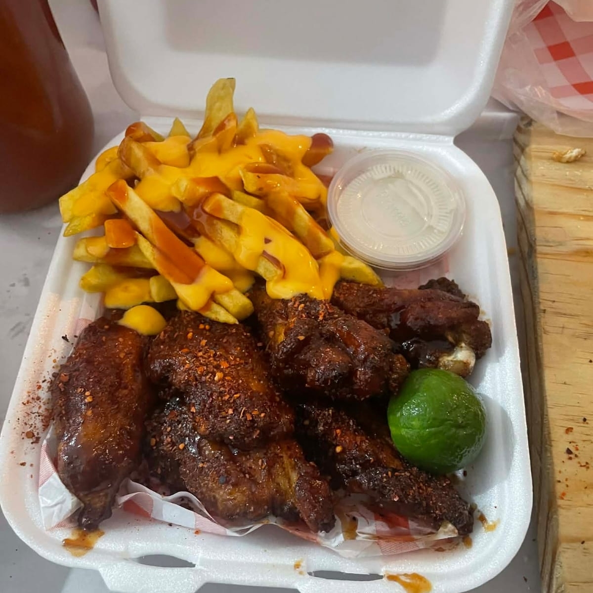 Alitas Fritas con papas