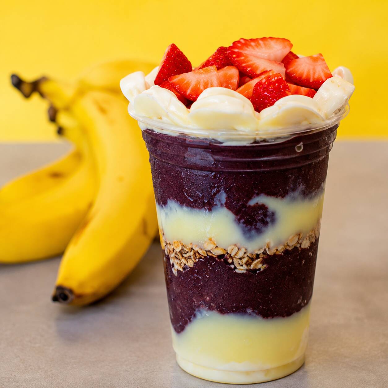 leite condensado,leite em pó,granola,banana e morango