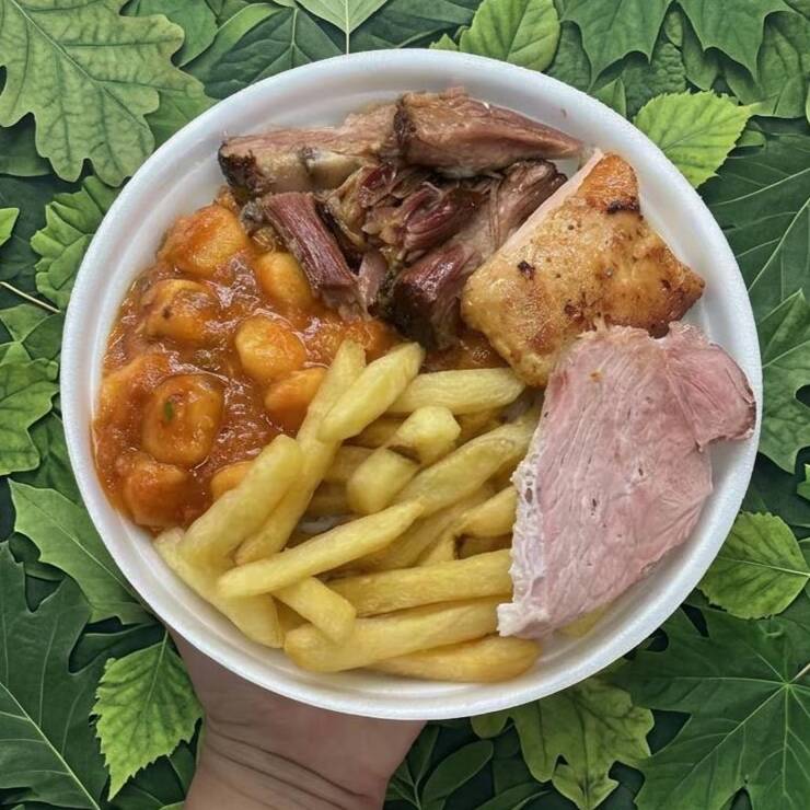 CHURRASCO MISTO: COSTELA NO BAFO, PANCETA SUÍNA E COXINHA DE FRANGO
ACOMPANHAMENTOS: ARROZ, FEIJÃO, NHOQUE AO SUGO, BATATA FRITA
SALADA SEPARADA ♥